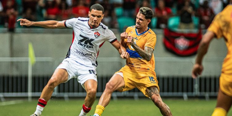 Vitória goleia o Colo-Colo e segue na liderança do Campeonato Baiano