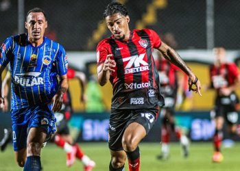 Vitória goleia o Jacobina no Barradão e segue na liderança do Campeonato Baiano