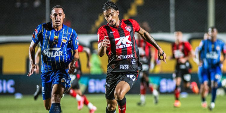 Vitória goleia o Jacobina no Barradão e segue na liderança do Campeonato Baiano