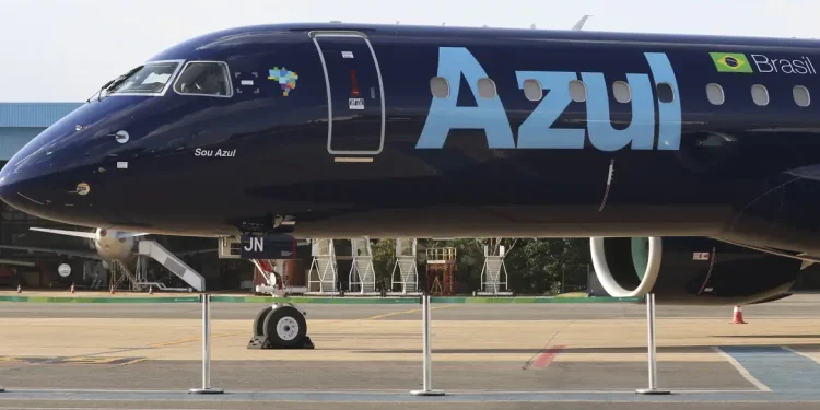 Azul suspende operação em 12 cidades brasileiras