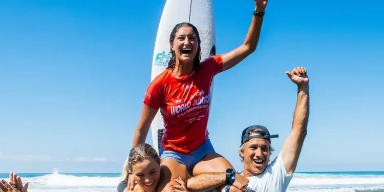 Luana Silva bate japonesa e fatura título do Mundial Júnior de Surfe