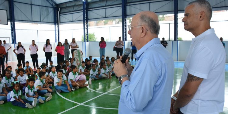 José Ronaldo abre ano letivo garantindo contratação de professores para nenhum aluno ficar fora da sala de aula