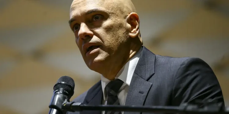 Moraes manda suspender Rumble no Brasil