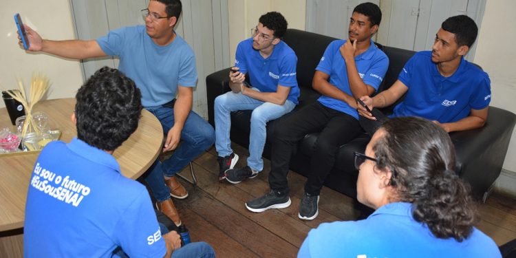 Estudantes do Senai apresentam projeto de aplicativo para auxiliar administração pública