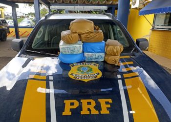 PRF apreende 23,8 kg de cocaína em ônibus na BR-116, em Feira de Santana