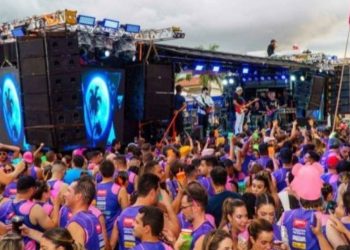 Homem morre após choque durante show de Durval Lelys em bloco de pré-carnaval