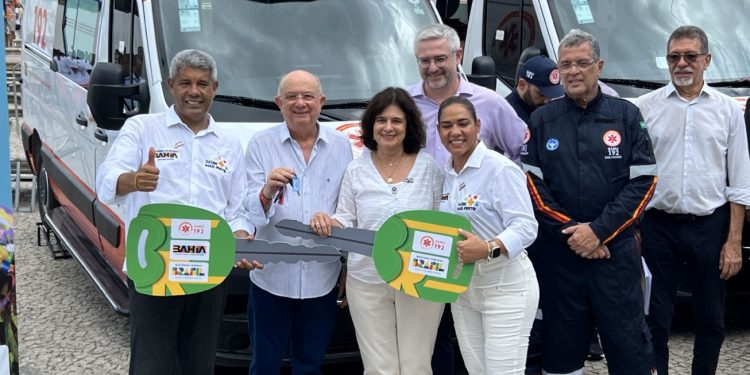 Prefeitura de Feira recebe duas ambulâncias novas para renovar frota do SAMU