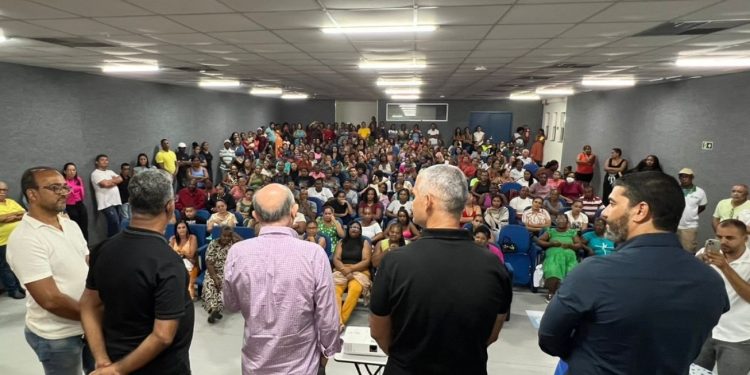Prefeito assegura manutenção da metodologia cívico-militar na Escola Quinze de Novembro