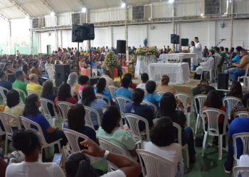 Encontro arquidiocesano de formação reúne mil fieis em Feira de Santana