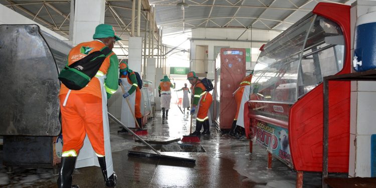 Faxinaço transforma Feirinha da Estação Nova e melhora ambiente para feirantes e consumidores