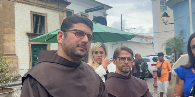 Rachadura no teto da Igreja de São Francisco de Assis foi alertada por trabalhadores, afirma frei Pedro Júnior