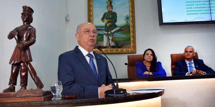 José Ronaldo anuncia prioridades para o Governo e prega bom relacionamento com o Legislativo