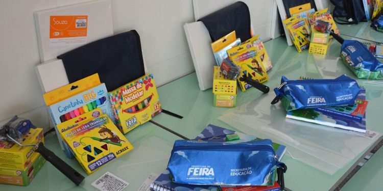 Prefeitura abre licitações para aquisição de fardamento e material escolar