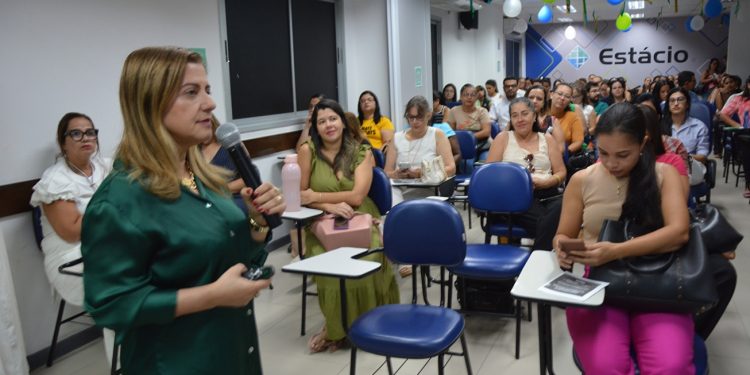 Médicos e enfermeiros participaram de capacitação sobre coqueluche nesta sexta
