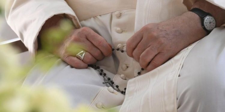 Papa segue em recuperação, mas quadro ainda exige cautela