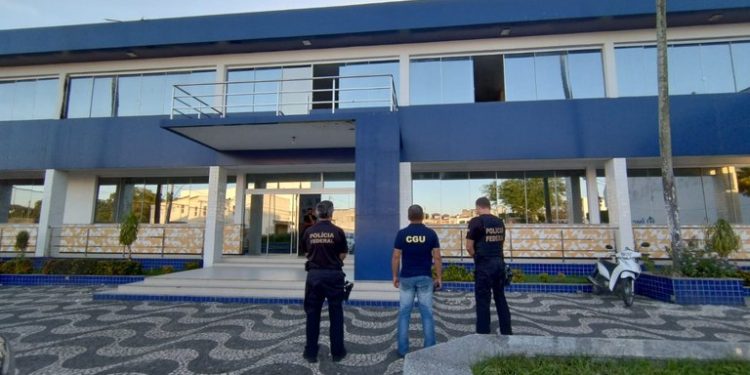Polícia Federal deflagra operação contra fraudes em licitações na Bahia