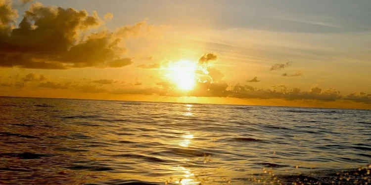 As temperaturas elevadas e o calor devem persistir até o fim do mês de fevereiro na Bahia