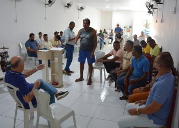 Prefeito de Feira orienta moradores da avenida Iguatemi a evitar lançar esgoto no asfalto