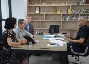Receita Federal apresenta programa Cidadania Fiscal ao secretário de Educação e vice-prefeito Pablo Roberto
