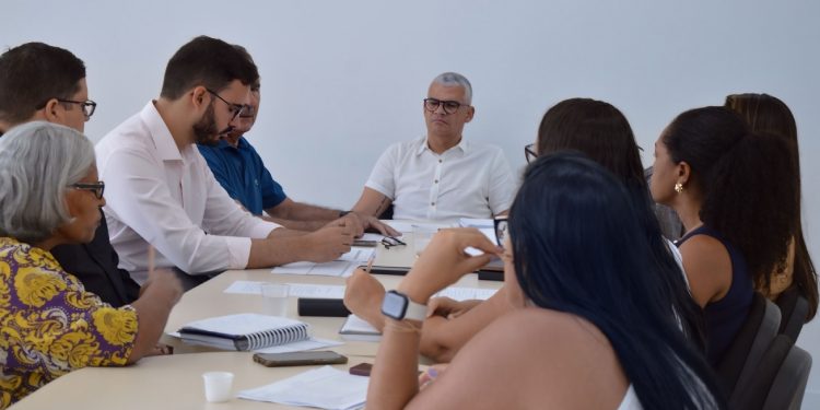 Secretário de Educação e representantes da Fazenda discutem Plano de Execução Orçamentária 2025