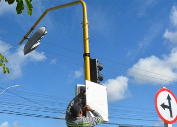 Prefeitura de Feira inicia sincronização de semáforos para melhorar o trânsito nas principais avenidas