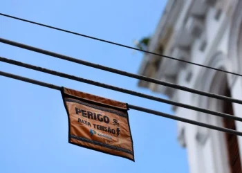 Serpentinas metálicas são proibidas no carnaval da Bahia para evitar acidentes