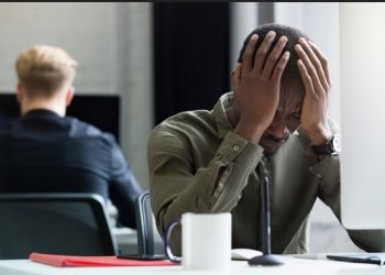 Afastamento do trabalho por transtornos mentais ultrapassaram 400 mil em 2024