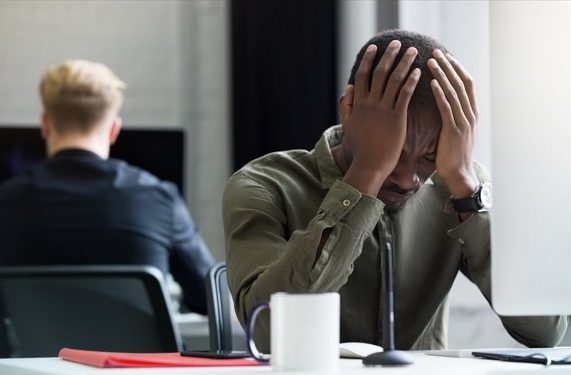 Afastamento do trabalho por transtornos mentais ultrapassaram 400 mil em 2024