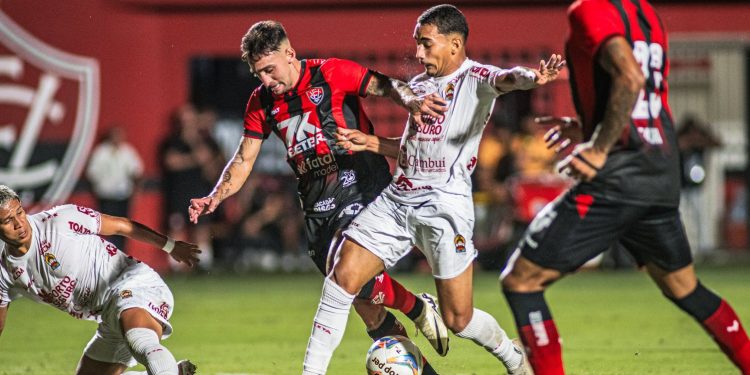 Vitória vence o Porto e segue na liderança do Campeonato Baiano