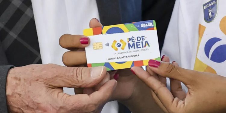 Pé-de-Meia: ainda sem acordo, DPU pede liberação do programa ao TCU
