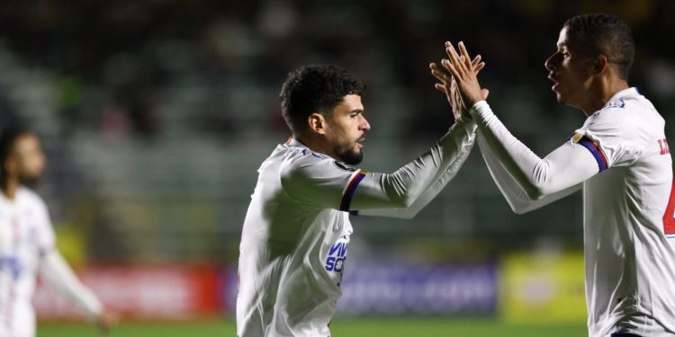 Bahia sai atrás, mas arranca o empate com The Strongest pela Libertadores em La Paz