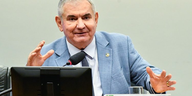 Com emendas liberadas, votação do Orçamento deve sair em 17 de março, prevê relator