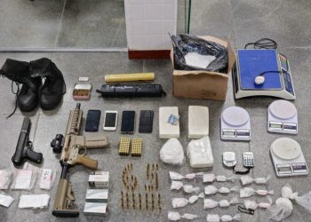 Ataque a tiros em Feira de Santana: PM prende mulher com fuzil e drogas