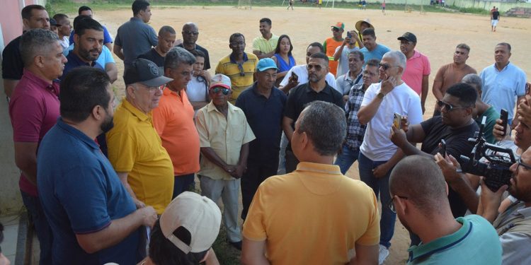 Prefeito autoriza levantamento para reformas de quatro praças esportivas em distritos