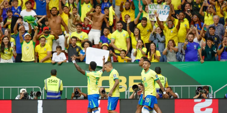 Brasil brilha no Mané Garrincha e assume vice-liderança nas Eliminatórias