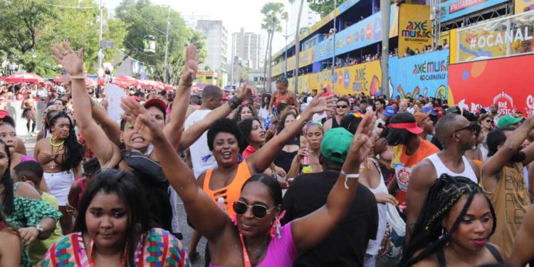 Ivete Sangalo, Claudia Leitte, Saulo e Bell: confira programação do último dia de Carnaval