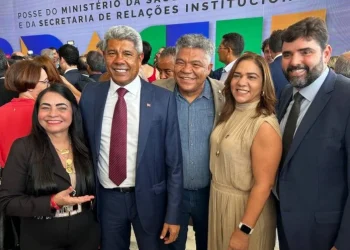 Jerônimo defende mais recursos para a saúde em posse de ministros, em Brasília