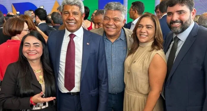 Jerônimo defende mais recursos para a saúde em posse de ministros, em Brasília