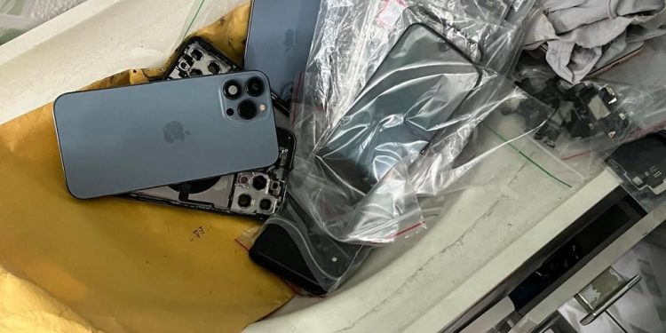 Desmanche de iPhones roubados no carnaval desmantelado em Alagoinhas