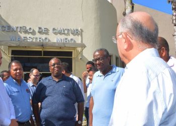 Prefeito de Feira autoriza conclusão da reforma do Maestro Miro