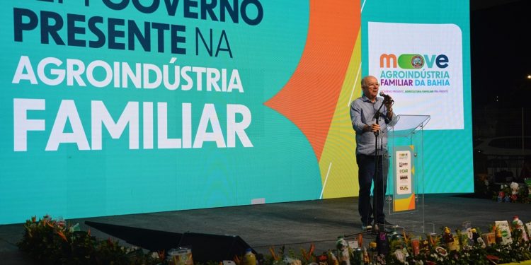 José Ronaldo participa da abertura de evento com 400 agroindústrias familiares em Feira