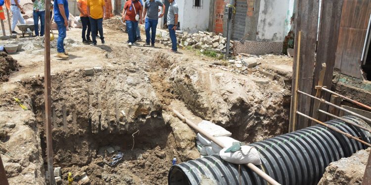 SOMA realiza desvio de macrodrenagem no bairro Gabriela para evitar alagamentos