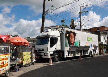 Odontomóvel leva atendimento Odontológico a Escolas Estaduais