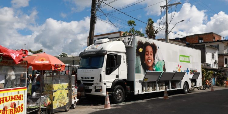 Odontomóvel leva atendimento Odontológico a Escolas Estaduais