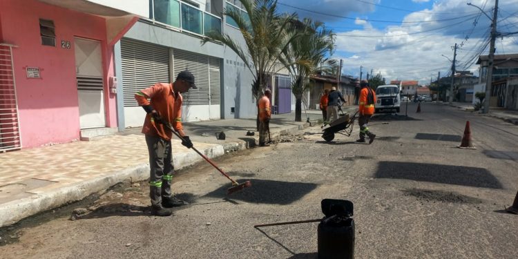 Feira de Santana em obras: Prefeitura intensifica reparos asfálticos em diversos bairros