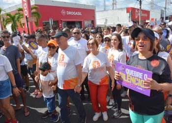 Feira de Santana se une contra a violência: Prefeito elogia caminhada que reuniu milhares de pessoas