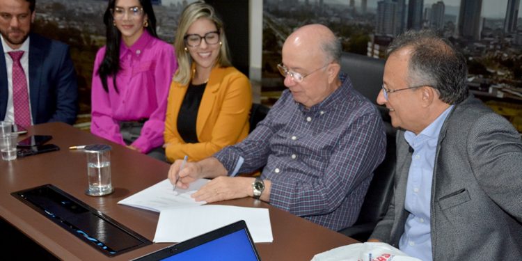 Procon de Feira de Santana ganha reforço da OAB na defesa do consumidor