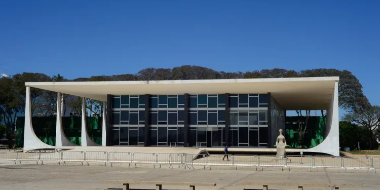 Extremista é preso após tentativa de invasão no STF