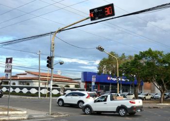 Feira de Santana implementará semáforos inteligentes semelhantes aos utilizados em Nova York