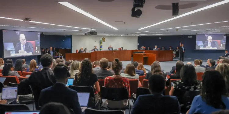 STF analisa denúncia de tentativa de golpe contra Bolsonaro e aliados